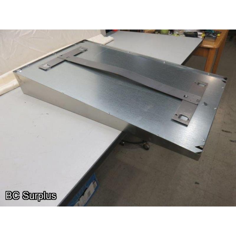 R-462: Stainless Steel Tapered Mirror with Mounting Bracket