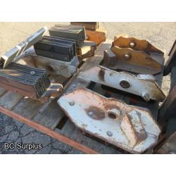 R-577: Case Backhoe Stabilizer Brackets & Pads – 4 Items