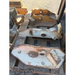 R-577: Case Backhoe Stabilizer Brackets & Pads – 4 Items