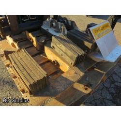 R-577: Case Backhoe Stabilizer Brackets & Pads – 4 Items