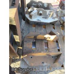 R-577: Case Backhoe Stabilizer Brackets & Pads – 4 Items