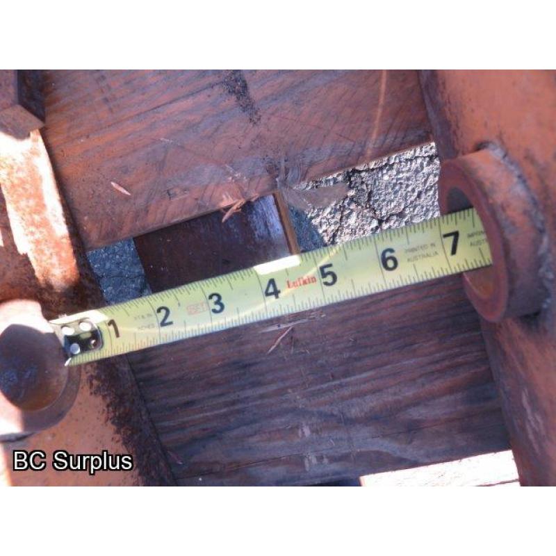 R-577: Case Backhoe Stabilizer Brackets & Pads – 4 Items