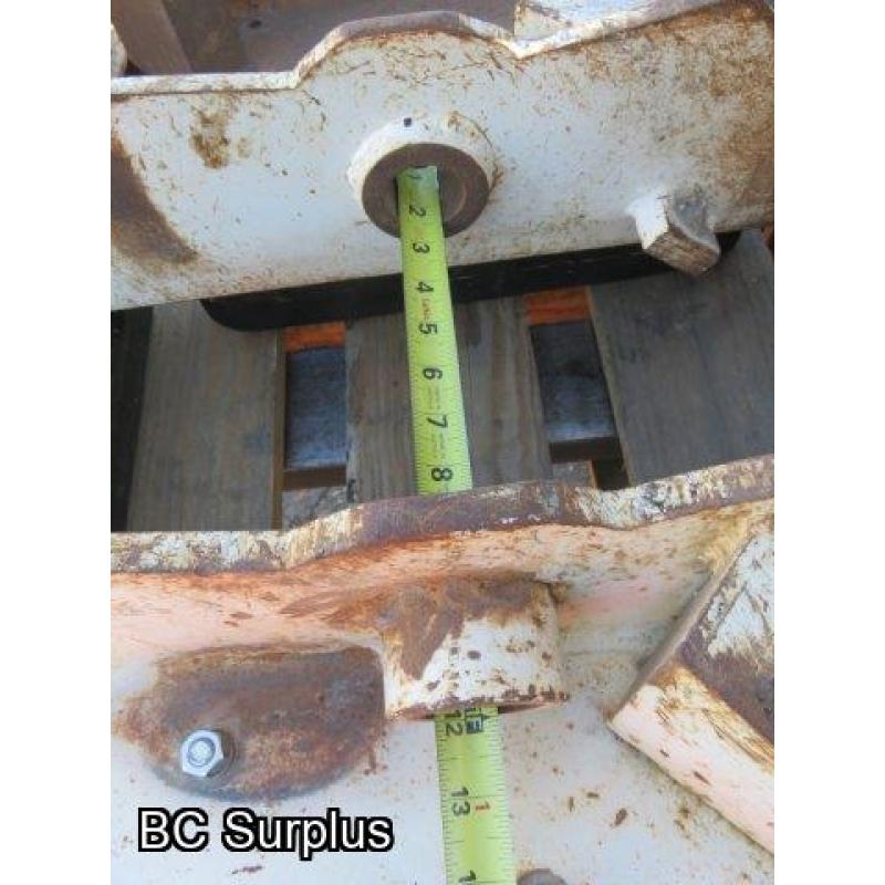 R-577: Case Backhoe Stabilizer Brackets & Pads – 4 Items