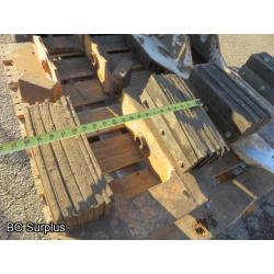 R-577: Case Backhoe Stabilizer Brackets & Pads – 4 Items