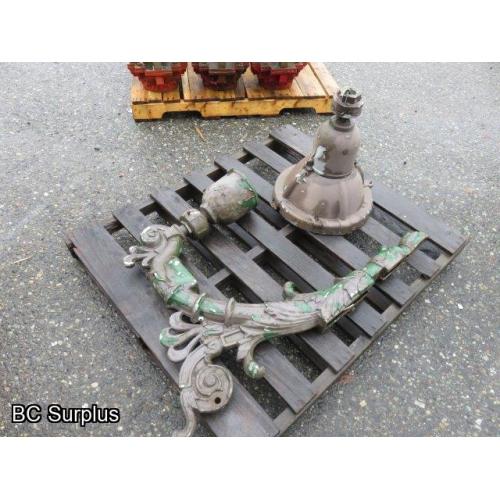 R-712: Vintage Cast Aluminum Street Light Fixture – Green