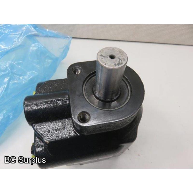 S-256: MacDon Hydraulic PTO Pump