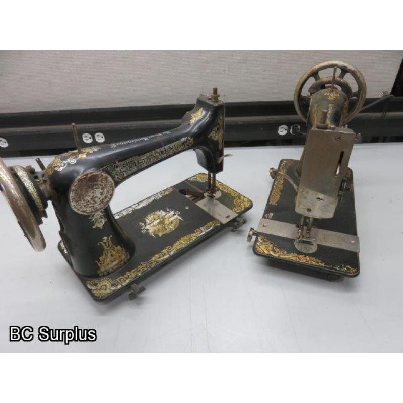 T-437: Vintage Singer Sewing Machines – 2 Items