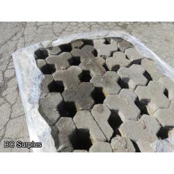 T-526: Triangle-Shaped Paving Stones – 1 Pallet