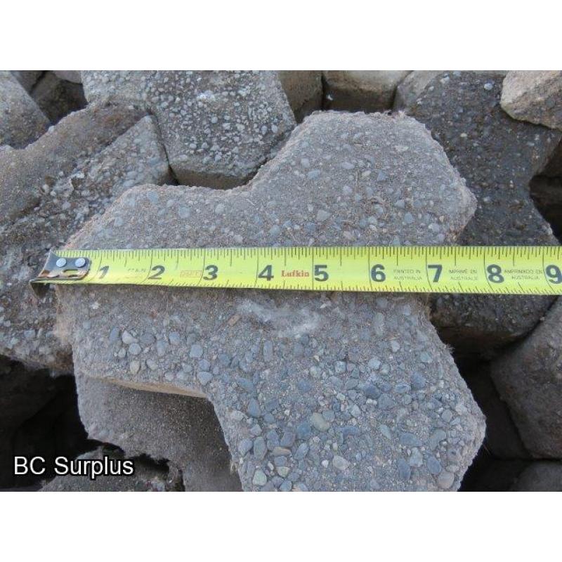 T-526: Triangle-Shaped Paving Stones – 1 Pallet