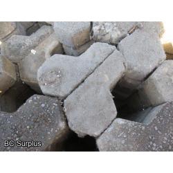 T-526: Triangle-Shaped Paving Stones – 1 Pallet