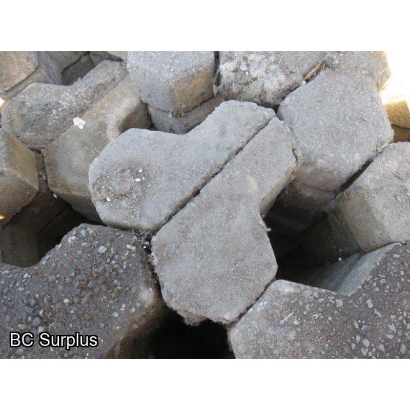 T-526: Triangle-Shaped Paving Stones – 1 Pallet