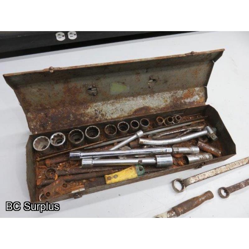 T-560: Toolbox & Contents – Sockets & Wrenches – 1 Lot